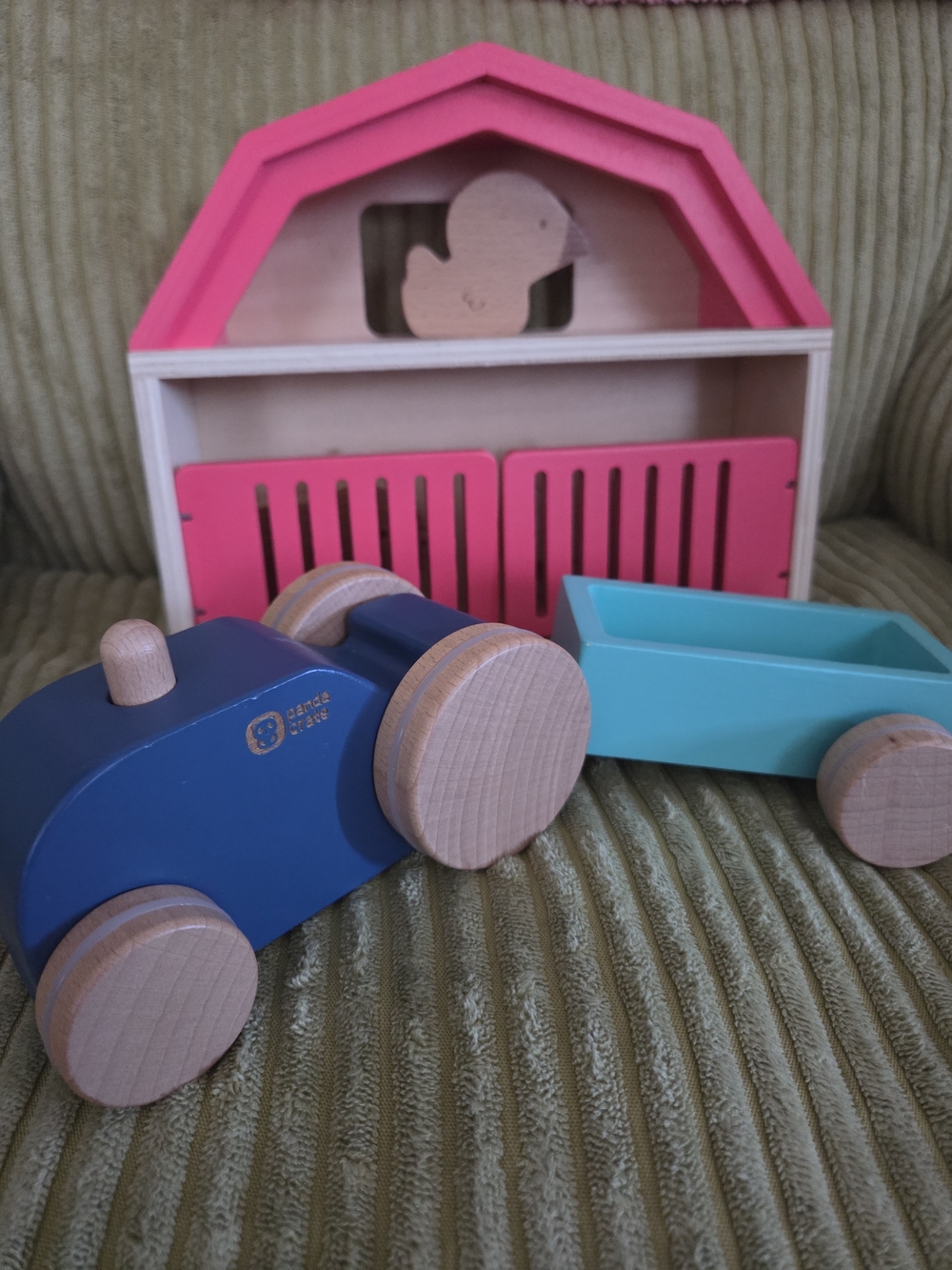 Wooden Tractor & Trailer Toy Set With Wooden Barn And Animals